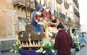 Il museo diocesano del seminario vescovile di caltanissetta, fondato nel 1983 per iniziativa di mons. Una Settimana Santa Infiorata 7000 Piantine A Caltanissetta Giornale Di Sicilia