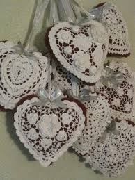 что можно связать крючком в подарок на 8 марта Serdechnye Podarki Podarki Valentinki Vyazanie