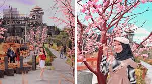 Man taking selfie photo smartphone. The Lost World Castle Spot Wisata Bagi Pecinta Selfie Di Jogja Yuk Ajak Temen Kamu Ke Sana