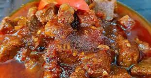 Ada daging, mau direndang, semur, atau oseng udh agak bosen,,jadi bikin balado ajah. Lezatnya Oseng Mercon Daging Menu Simpel Saat Seharian Di Rumah