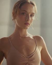 Amanda Ashurst's Instagram, Twitter & Facebook