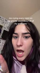 tess 😳 (@tess.graves)