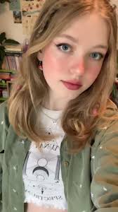 How Shayrudolph Does Her Hair