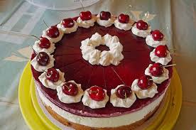 Die hälfte des teiges in die form füllen und glatt streichen. Rotkappchen Torte Nettetipps