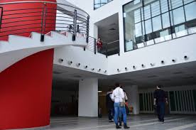 Cu eforturile cadrelor didactice de la facultate se pregătesc specialişti în toate domeniile dreptului din republica moldova. Craiova StudenÅ£ii De La Drept Prima Zi In CasÄƒ NouÄƒ Stiri Din Craiova Si Oltenia