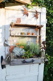 Drahtkiste Hangkiste Holzkiste Holzregal Fliegende Kiste Der Krauterzwerg Website Und Rustikale Gartendekoration Deko Garten Weihnachten Holzkisten