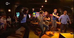 Lieven scheire, bekend van neveneffecten en basta, krijgt vanaf 15 april een eigen programma op eén. Dezelfde Video Van De Neveneffecten Die Dansen Op Verschillende Liedjes Jekyll And Hyde Freefall Facebook
