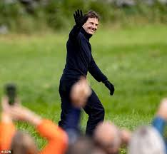 Jun 04, 2021 · abid q. Tom Cruise 58 Flies Through The Air On Motorbike While Shooting Mission Impossible 7 In Norway Aktuelle Boulevard Nachrichten Und Fotogalerien Zu Stars Sternchen