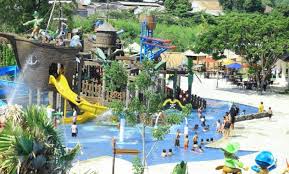 10 Kolam Renang Di Surabaya Dan Harga Tiket Masuk 2020 Yang Bagus Murah Buka Sampai Malam Waterboom Terbagus Terbaru Jejakpiknik Com