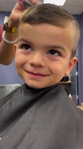 Nothing beats that fresh haircut feeling! 😎👏 Send this post to a friend  who should try a new hairstyle. 📷: terrilu_crossfit_brca1