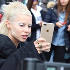 Pin By Lauren Killingsworth On Anri Du Toit Yolandi Die Antwoord Yolandi Visser Baddie Hairstyles