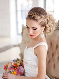 Vintage style will never get unfashionable, it's just eternal and favorite for many fashion icons and celebrities. Vintage Waves Bridal Hair Novocom Top