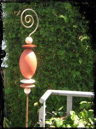 Keramik Stelen Fur Den Garten Google Suche Keramik Projekte Keramik Gartenkeramik