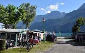 Emplacements Camping Camping Du Lac Bleu A Annecy En 2020 Camping Lac Emplacement Camping Lac