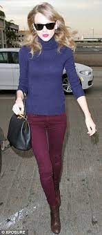See more ideas about taylor swift pictures, taylor alison swift, taylor swift. Taylor Swift Dons Dark Glasses And Super Tight Jeans Taylor Swift Fashion Clothes
