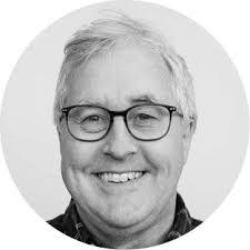 Ian Findlay's Instagram, Twitter & Facebook