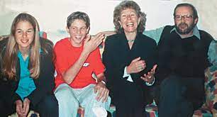 A jovem suzanne von richthofen perdeu o prazo para efetuar matrícula no curso de administração em uma faculdade católica particular em taubaté (sp) com financiamento do governo federal. Suzane Von Richthofen Photos Murderpedia The Encyclopedia Of Murderers