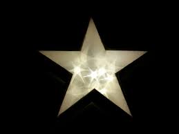 Sterne Aus Kreativbeton Leuchtende Weihnachtssterne Selbst Basteln Oder Sinnliche Weihnachtsdekorat Lampe Stern Selber Basteln Weihnachten Weihnachtsstern Led