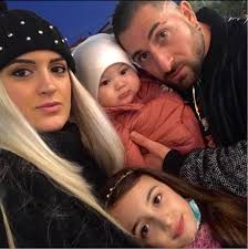 Checco Zalone ha una sola missione: mantenere il posto fisso! 😂 "Quo  vado?" ti aspetta in streaming su #MediasetInfinity 👇  https://www.mediasetplay.mediaset.it/movie/quovado/quo-vado_F306558901000101