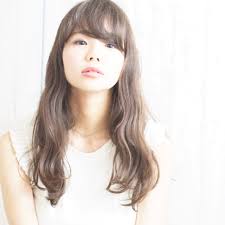 くせ毛はロングヘアで生かす髪の重みでくせ毛をアレンジhair