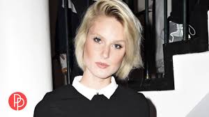 Mit ihrer beim umstyling erhaltenen blonden kurzhaarfrisur set. Das Macht Gntm Gewinnerin Kim Hnizdo Heute Youtube