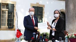 Cumhurbaşkanlığı sarayı ya da cumhurbaşkanlığı binası, kuzey kıbrıs türk cumhuriyeti'nin başkenti lefkoşa'da bulunan ve kuzey kıbrıs türk cumhuriyeti cumhurbaşkanı tarafından 1983'ten. Kktc Nin Yeni Cumhurbaskani Tatar Mazbatasini Aldi Son Dakika Haberleri