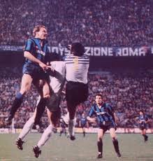Inter Real Madrid 3 1 1985 86 Mercoledi 2 Aprile 1986 Gara Di Andata Semifinale Coppa Uefa Respinta Del Portiere Ochotorena Che Ant Real Madrid Madrid Calcio
