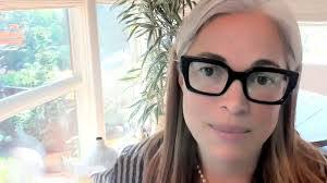 Leigh Cooley's Instagram, Twitter & Facebook