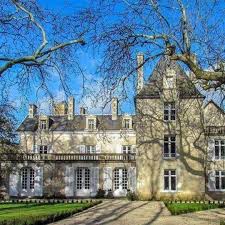 Classic Facade And Architecture In A Beautiful Garden Setting Prestigepropertygroup Com Mais Beautiful Gardens
