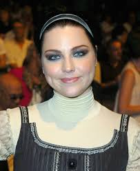 Amy Lee in prima fila alla collezione Anna Sui Primavera 2008 durante la  New York Fashion Week il 10 settembre 2007. Questo outfit è così carino. :  r/Evanescence