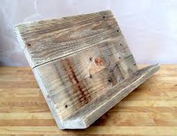 Pin By M Pilar Grau Vendrell On Diy Weekend Projects Wood Pallet Projects Recipe Book Holders Wood Diy