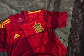 Esta misma ha llegado a tal identificación entre los aficionados. Seleccion Espanola La Nueva Camiseta De Espana