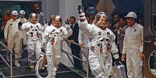 1 zitat / spruch von neil armstrong. Relive Apollo 11 Twitter Account Erzahlt Die Mondlandung In Echtzeit Nach