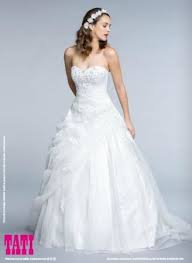 Le portail boursorama.com compte plus de 30 millions de visites mensuelles et plus de 290 millions de pages vues par mois, en moyenne. Robe De Mariee De Chez Tati Dentelle Robe Volante Robe De Mariee Robes De Mariee Tati Robe De Mariee Bustier