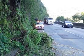 Com chuva forte, acostamento na BR-277 segue com interdição preventiva no Litoral do Paraná