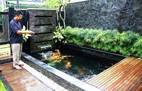 Pemilihan letak kolam ikan anda sudah baik menurut fengshui kolam ikan. Kolam Ikan Dibelakang Rumah Menurut Feng Shui Sekitar Rumah