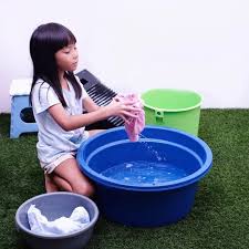Peralatan rumah tangga buatan jepang sudah tidak diragukan lagi kualitasnya. 6 Momen Ayu Dewi Ajarin Putrinya Nyuci Baju Pakai Papan Gilesan Matamata Com