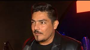 Erick Elera celebra la nueva versión de su tema, pero confiesa un anhelo  pendiente