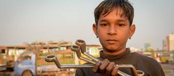 Es sind die westlichen märkte, aber auch wir als konsumenten, die am ende dieser lieferkette von den niedrigen preisen profitieren und gebrauch machen. Kinderarbeit Weltweit World Vision