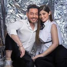 حبيبتي ليلى جت تباركلي في اللوكيشن مسلسل اختيار إجباري، حبيبتي يا لولا نورتيني يا قلبي. Ø­Ù‚ÙŠÙ‚Ø© Ø®Ø·ÙˆØ¨ØªÙ‡Ø§ Ù„Ù†Ø¬Ù„ ÙÙ†Ø§Ù† Ø´Ù‡ÙŠØ± ØªØ¹Ø±Ø¶Øª Ù„Ù‡Ø¬ÙˆÙ… Ø¨Ø³Ø¨Ø¨ Ø¬Ù„Ø³Ø© ØªØµÙˆÙŠØ± ÙÙŠ Ø­Ù…Ø§Ù… Ø§Ù„Ø³Ø¨Ø§Ø­Ø© Ø­ÙƒØ§ÙŠØ§Øª Ù†Ø¬Ù…Ø© Ø§Ù„ØªØ±Ù†Ø¯ Ù„ÙŠÙ„ÙŠ Ø£Ø­Ù…Ø¯ Ø²Ø§Ù‡Ø± Ù†Ø¬ÙˆÙ… Ø§Ù„ÙÙ† Ø§Ù„Ù…ÙˆØ¬Ø²