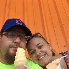 I know this isn't a duck group but I figured someone here could possibly  help. Are these male or female? How would I be able to tell difference?