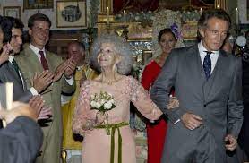 Alba duquesa cayetana joven europapress luis imagenes duque marzo reina vida liria palacio historia fotografia irujo posado duques posando 1967. La Duquesa De Alba Se Caso A Los 85 Anos Con Un Hombre 25 Anos Mas Joven Sin Importarle El Que Diran Practica Espanol