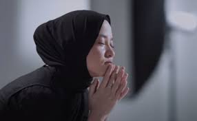 Manifrustasi 1 minggu yang lalu. Enjoy Promosi Ini Lirik Lagu Baru Nissa Sabyan Yang Berjudul Sapu Jagat Arah Kata