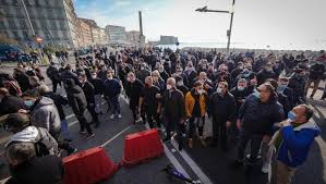 Aprire alle auto il lungomare liberato non è un tabù. Ristoratori Bloccano Di Nuovo Il Lungomare Di Napoli Riunione In Regione Ma L Ordinanza Non Cambia La Repubblica
