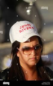 Familiares y fans de Jenny Rivera acudieron esta tarde a la cima de el  cerro de la campana en la ciudad de Hermosillo Sonora para rezar por su  muerte Stock Photo -