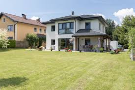 Hartl Haus Kundenhaus Mit Grossem Garten Und Uberdachter Terrasse Hartl Haus Uberdachte Terrasse Haus