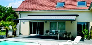 Le montage d'un store banne manuel ne requiert aucune compétence particulière. Store Banne Manuel Ou Electrique Lequel Choisir Weisz