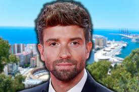 🏠El curioso barrio de Málaga donde vivió Pablo Alborán hasta que se hizo  muy famoso