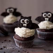 Halloween Fledermaus Cupcakes Mit Cheesecake Schock Rezept Halloweengerichte Cupcakes Halloween Rezepte