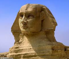 One Of The Most Famous Statues In The World Stands Great Pyramids Of Egypt Statue Famous Sculptures Sphinx